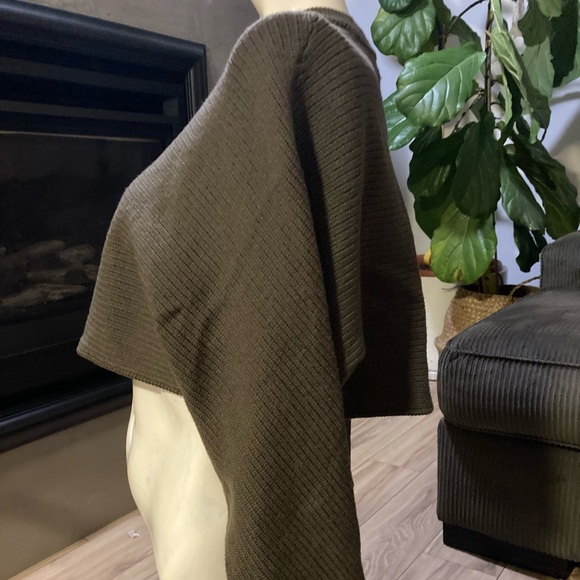 Merino Wool Crop Sweater - Picture 3 of 6